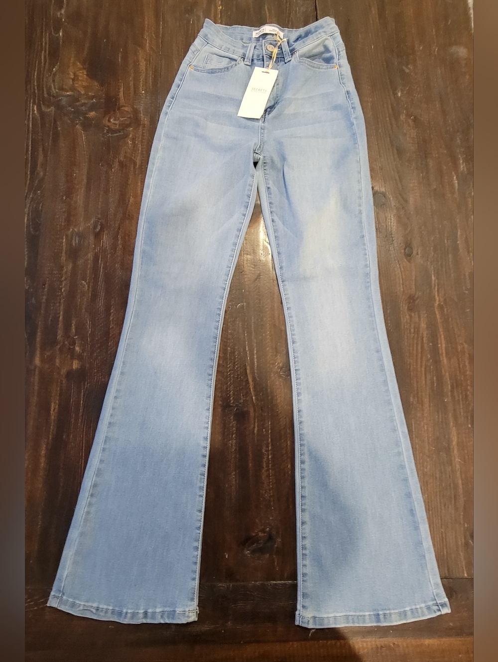 NEW Light Blue Women’s High-Rise Flare Jeans:5/6